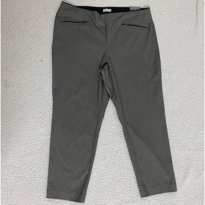 Van Heusen Woman’s Slim Fit Super Stretch pants Sz 18 short